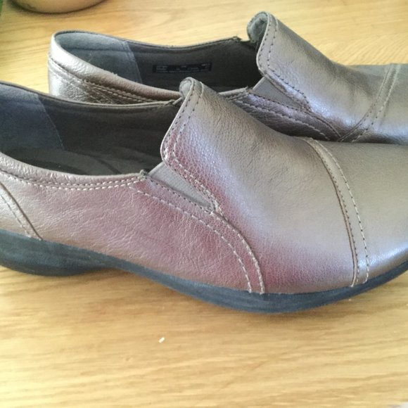 Gold color Clarks i motion shoes size 9W leather upper - Picture 5 of 5